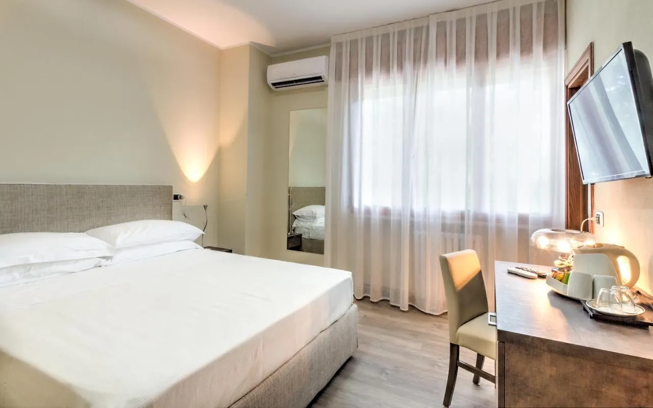 Hotel Kent Milano Marittima 4*,